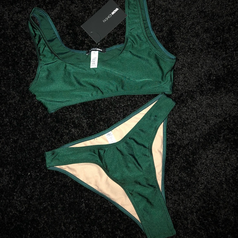 Size XS FashionNova emerald 2 piece NWT swimsuit